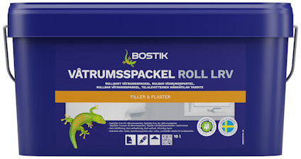 Blå förpackning med texten "VÅTRUMSSPACKEL ROLL LRV" från Bostik. Visar olika symboler och en grön gecko.