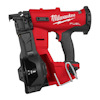 Röd och svart pappspikpistol med logotypen "Milwaukee Fuel" på enheten.