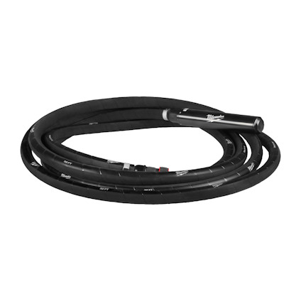 Betongvibrator med svart slang och handtag i svart och rött. Märket är synligt på handtaget.
