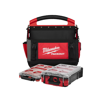 Svart och röd väska med handtag och text "Milwaukee Packout", samt tre genomskinliga sortimentboxar.