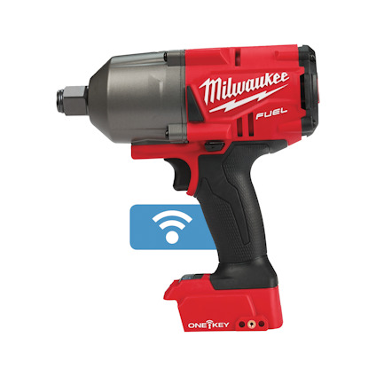 Röd och svart mutterdragare med bluetooth-symbol och texten "Milwaukee Fuel" på sidan.