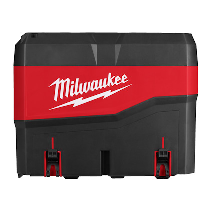 Svart och röd Milwaukee-förvaringslåda med logotyp i vitt på framsidan.