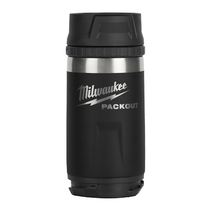 Svart termoskopp med märkningen "Milwaukee PACKOUT" i silver på framsidan.