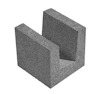 Betongblock i U-form med grov yta, liggande mot vit bakgrund.