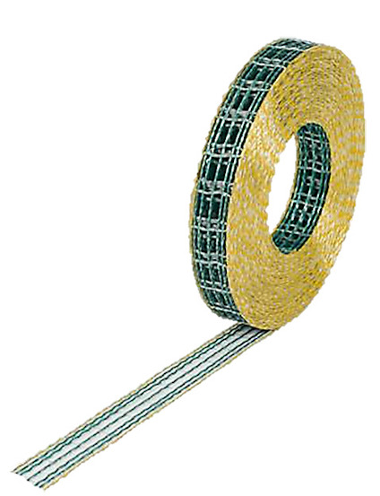 Förzinkad armeringsvajer på rulle, gallerstruktur med täta nätmaskor, delvis utrullad i bildens nedre del.