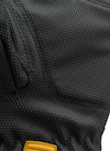 Svart texturerat material med mönster av små rutor. Gul detalj syns längst ner i bilden.