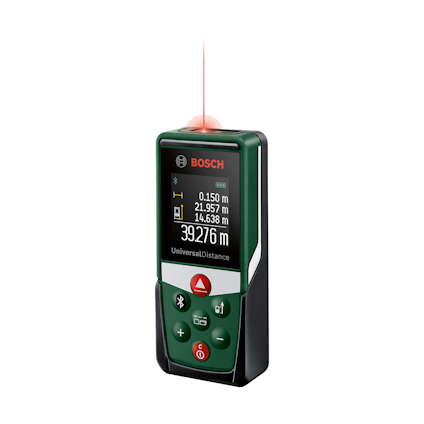 Handhållen grön och svart laseravståndsmätare med digital display och röd laserstråle på ovansidan.