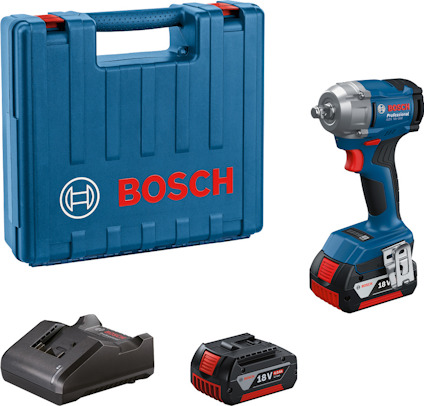 Verktygssats med blå Bosch-fodral, mutterdragare, laddare och två batterier märkta 18V.