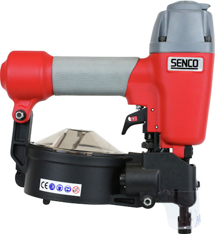 Röd och svart spikpistol med texten "Senco" på enheten.