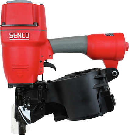 Röd och svart spikpistol med texten "SENCO" på sidan, inklusive ett magasin för spikar.