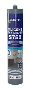 Grå tub med text "Bostik Silicone Bath & Kitchen S755" och bild på ett badrum.