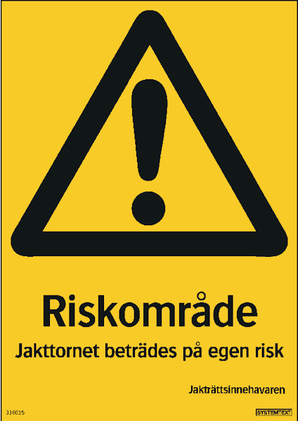 Gul skylt med ett svart utropstecken i en triangel och texten: "Riskområde. Jakttornet beträdes på egen risk. Jaktinnehavaren."