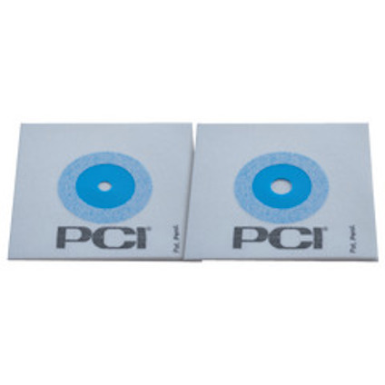 Två blå och vita fyrkantiga rörmanschetter med PCI-logotyp.