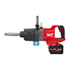 Röd och svart mutterdragare med batteri och handtag. Text "Milwaukee FUEL" och "12.0 AH REDLITHIUM FORGE".