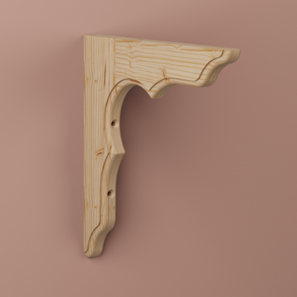 Träkonsol i obehandlad furu med dekorativt utskuren design mot en rosa bakgrund.