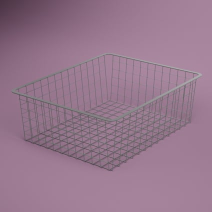 Silverfärgad trådkorg med rektangulär form på en rosa bakgrund.