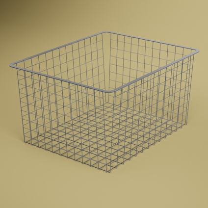 Metallisk trådkorg med fyrkantigt nätmönster, mot en beige bakgrund.