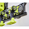 Borrmaskiner från Ryobi One+ upphängda på en väggmonterad hållare.