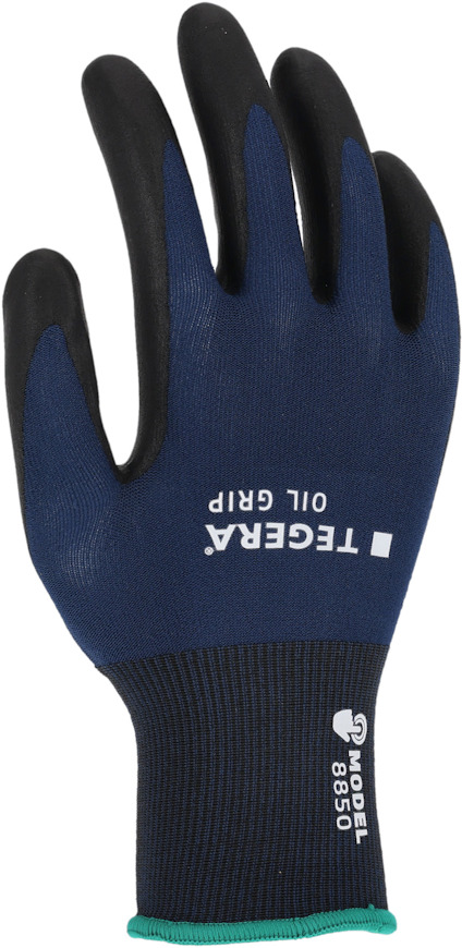 Arbetshandske med texten "TEGERA OIL GRIP" och "MODEL 8850" på en mörkblå bakgrund med svarta fingrar.