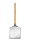 Stekspade med brett metallblad och trähandtag, siktad framifrån mot en vit bakgrund.