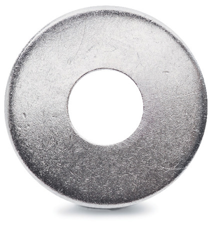 Rund, platt metallbricka med hål i mitten på en vit bakgrund.