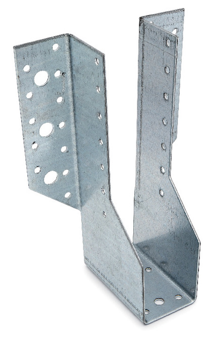 Metallfäste med flera hål, troligtvis för byggkonstruktion. Fästet har en vinklad form i galvaniserad metall.