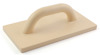 Platt, rektangulär plastbräda med ett handtag i mitten i en ljus beige färg.