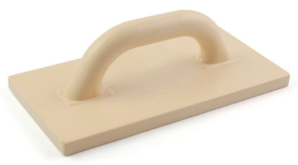 Platt, rektangulär plastbräda med ett handtag i mitten i en ljus beige färg.