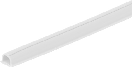 Vit kabelkanal i plast med slits på ena sidan.