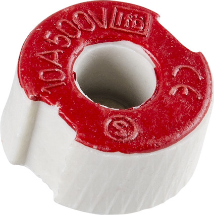 Röd och vit passkontakt med märkningen "10A 500V" och CE-symbol.