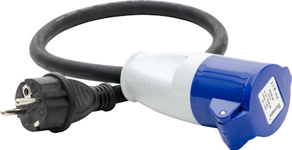 Svart kabel med en schuko-kontakt i ena änden och en blå CEE-kontakt i den andra änden.