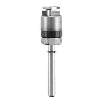 En metallisk komponent med cylindrisk form och ett smalt skaft, försedd med ett svart greppband och ett kilformat huvud.