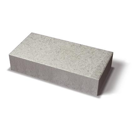 Rektangulär grå betongblock med slät yta och skuggning på en vit bakgrund.