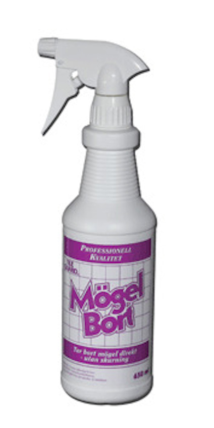 Vit sprayflaska med lila etikett, märkt "MögelBort". Flaskan har ett vitt spraymunstycke.