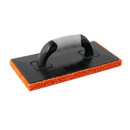Rektangulär filtbräda med svart handtag och orange skumnät på undersidan.