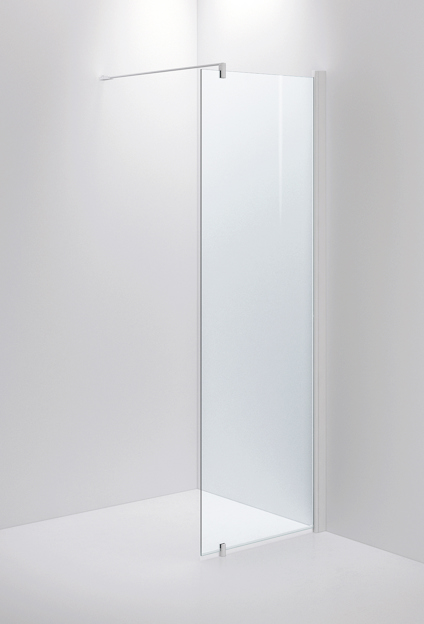 Duschvägg med klart glas och vit ram, monterad på stång i ett minimalistiskt badrum.