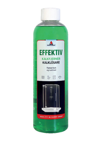Flaska med grön vätska och etikett med texten "Effektiv Kalklösare", bilder av dusch, handfat och kran.