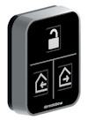 Rektangulär svart knapp med symboler för upplåsning och hus, märkt med "dormakaba" längst ner.