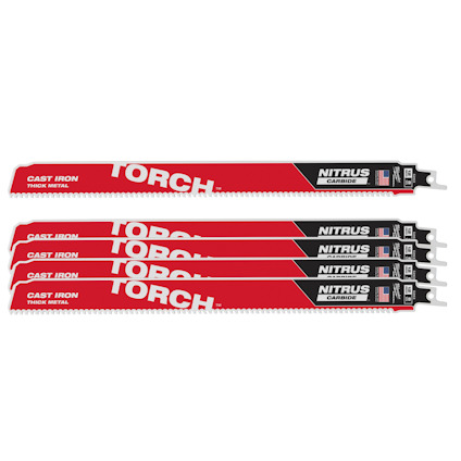 Röda tigersågblad med texten "TORCH" och "NITRUS CARBIDE"; märkta för tjock metall och gjutjärn. Flera blad staplade.