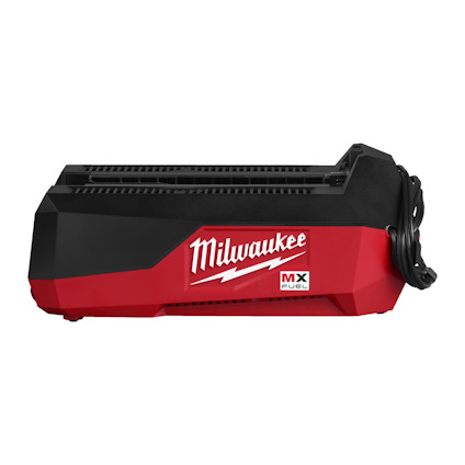 Röd och svart Milwaukee MX Fuel laddare med en anslutningssladd på sidan.