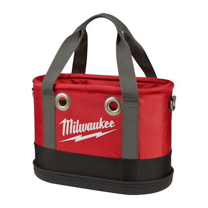 Röd och svart verktygsväska med grå handtag och silverfärgade metallringar. Text "Milwaukee" synlig på sidan.