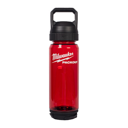 Röd plastflaska med svart lock och bärhandtag, texten "Milwaukee PACKOUT" synlig på sidan.