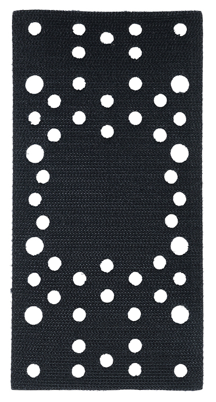 Rektangulärt svart sandpapper med flera runda hål i olika storlekar jämnt fördelade över ytan.