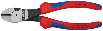 Sidan av en röd och blå sidavbitare med svart skärhuvud. Det står "KNIPEX" och "74 02 180" på verktyget.