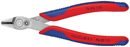 Elektroniksidavbitare med röda och blå handtag och metalliska skärblad. Text på handtag: "max. Cu Ø 2,1 Fe Ø 1,2".