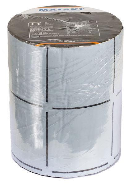 Rulle med silverfärgat membran uppbyggd av polyetenfolie. Mataki Rolltite kan användas som fuktskydd och radonmembran.