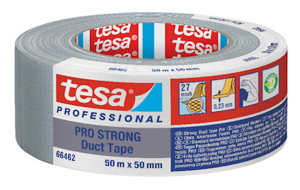 Silverfärgad rulle med stark tejp, röd och blå etikett med texten "tesa PROFESSIONAL PRO STRONG Duct Tape".