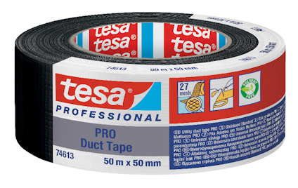 Svart rulle av Tesa Professional Pro Duct Tape med etikett som visar produktinformation och märkeslogotyp.