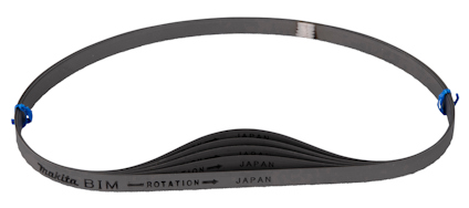 Bandsågblad i metall, silverfärgade med beige fäste och svart text; varumärke, ursprungsland, och rotationsriktning.