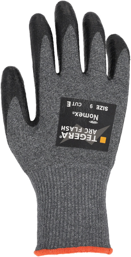 Arbetshandske i grått med svarta fingertoppar och orange kant. Text på handsken: "TEGERA ARC FLASH, NOMEX, SIZE 9, CUT E".